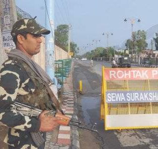 Ινδία: Δικαστήριο καταδίκασε γνωστό γκουρού σε κάθειρξη 10 ετών για βιασμό