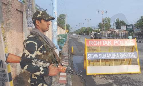 Ινδία: Δικαστήριο καταδίκασε γνωστό γκουρού σε κάθειρξη 10 ετών για βιασμό