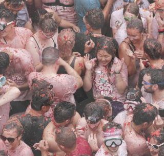 Ισπανία: Ένα ξεχωριστό φεστιβάλ με «ντοματοπόλεμο»