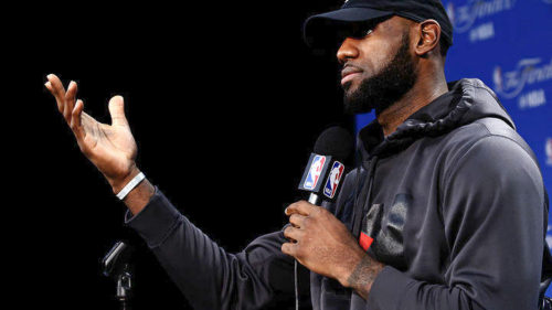 Λεμπρόν Τζέιμς: Ο Τράμπ ξαναέκανε «μόδα» το ρατσισμό