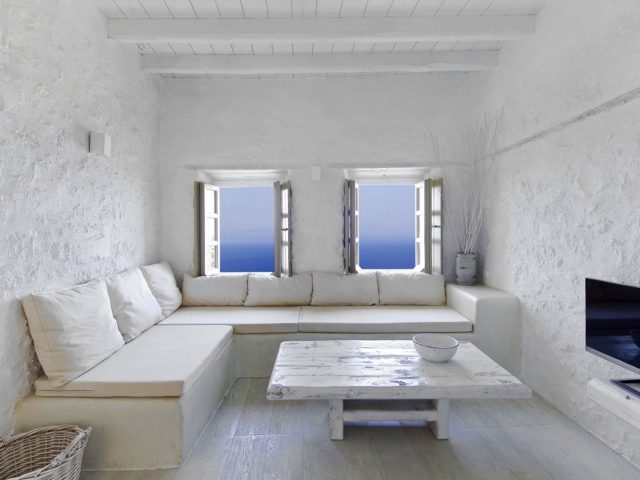 Ένας ξενώνας κατασκευασμένος από ηφαιστειακή πέτρα στο ορεινό τοπίο της Νισύρου