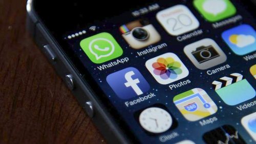 Facebook, Reddit και Apple μπλοκάρουν λογαριασμούς της ακροδεξιάς