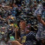 Ένας κόσμος «φούσκα» από τον Ιάπωνα Shinji Ohmaki