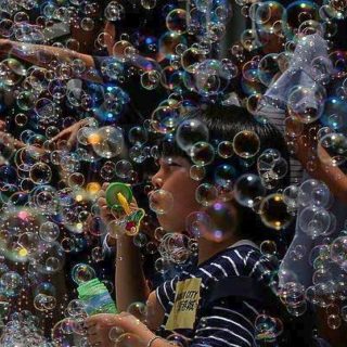 Ένας κόσμος «φούσκα» από τον Ιάπωνα Shinji Ohmaki