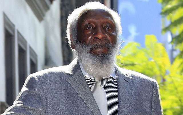 Πέθανε ο κωμικός και ακτιβιστής Ντικ Γκρέγκορι