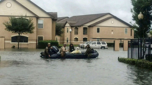 Εκρήξεις σε εργοστάσιο χημικών του πλημμυρισμένου Τέξας