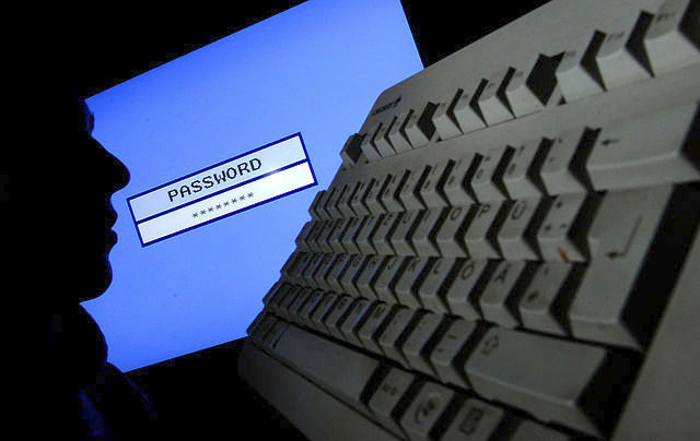 Τουλάχιστον 711 εκατομμύρια διευθύνσεις email στα χέρια χάκερ