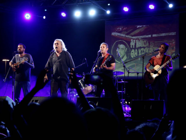 «Πώς ανέχεσαι ΝΑΖεΙς μαζί τους;» – Η συναυλία για τα 4 χρόνια χωρίς τον Παύλο