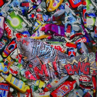 To γλυπτό «Save the World Hotel» από τον Γερμανό καλλιτέχνη HA Schult στο Deutzer Werft στην Κολωνία