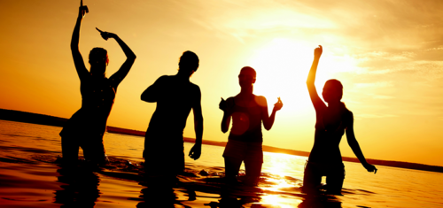 3 αγαπημένες μπάντες αποκαλύπτουν το τραγούδι εκείνο που θα τους θυμίζει για πάντα καλοκαίρι