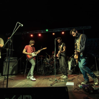 Δραμαμίνη: μια μπάντα που τα μέλη της θα ήθελαν να είναι κολλητοί του Lennon