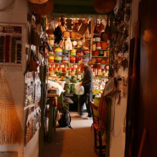 Αν βρεθείς στη Νάξο, θα πάθεις την πλάκα σου όταν βρεθείς στο παντοπωλείο του Τζιμπλάκη