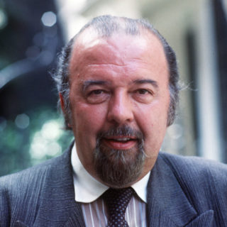 Ο Πήτερ Χωλ και η επίδραση του στο ελληνικό θέατρο