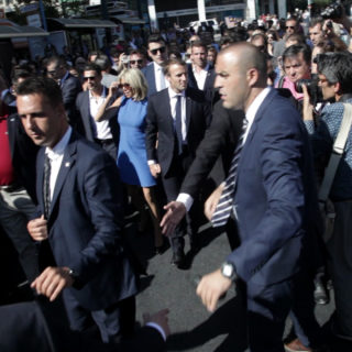 Το ζεύγος Μακρόν στο Σύνταγμα (ΒΙΝΤΕΟ)