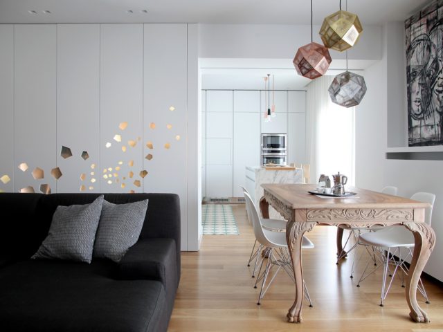 Θεσσαλονίκη: Με μάρμαρο, ξύλο και φυσικό φως ένα αρχιτεκτονικό γραφείο δημιουργεί νέες εμπειρίες κατοίκησης