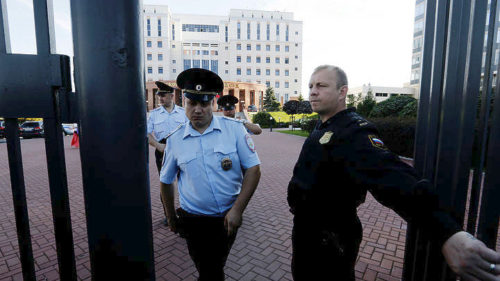 Ρωσία: Έφηβος άνοιξε πυρ σε σχολείο της Μόσχας