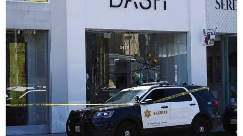 «Μείνετε μακριά από την Κούβα», φωνάζει ένοπλη μέσα σε μπουτίκ των Καρντάσιαν