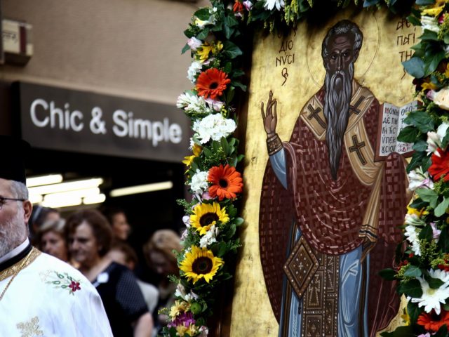 Ο Άγιος στις μπουτίκ του Κολωνακίου