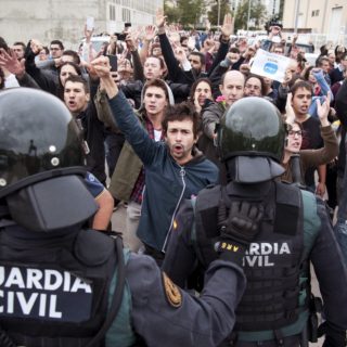 Καλύτερα μόνοι μας;