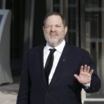 Ο Χάρβεϊ Γουάινστιν παρουσιάστηκε σε αστυνομικό τμήμα του Μανχάταν