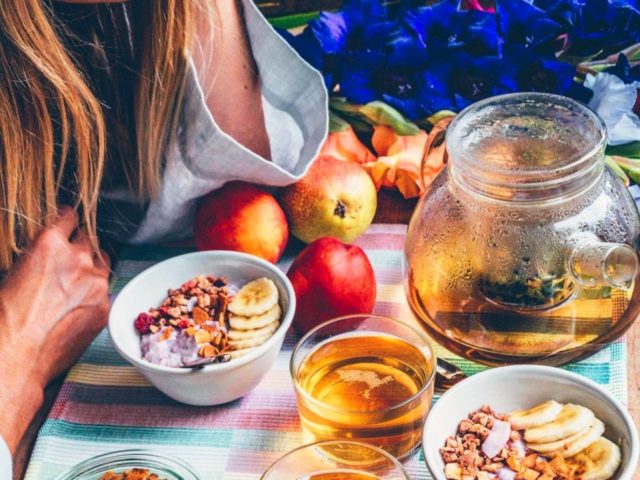 Γρήγορες και φυσικές λύσεις για να σταματήσετε τον επίμονο βήχα