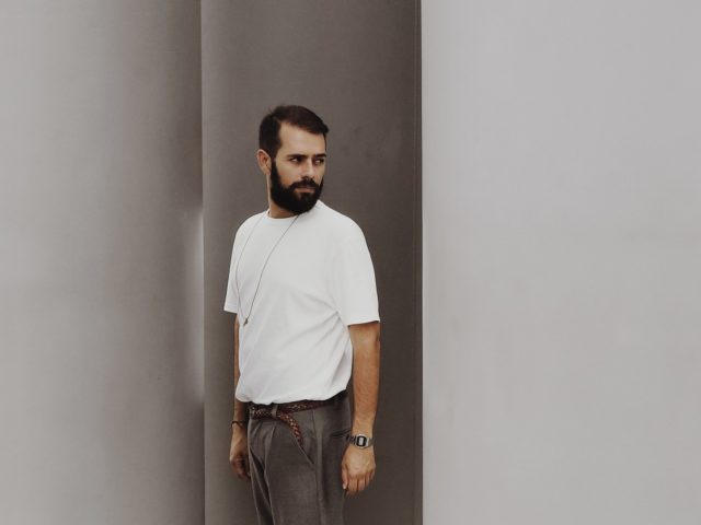 Ο σκηνοθέτης Δημήτρης Μπογδάνος βλέπει όπερες στο κανάλι της Βουλής