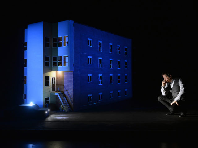 O Robert Lepage επιστρέφει στη Στέγη με το πιο αυτοβιογραφικό one-man-show της ζωής του
