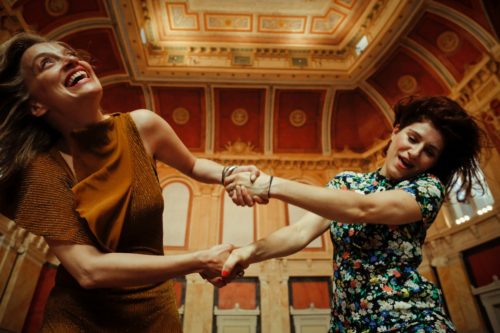 OI ΚΟΡΕΣ / επιστροφή: Η παράσταση της bijoux de kant για 8 μόνο παραστάσεις στο Θέατρο της Οδού Κυκλάδων