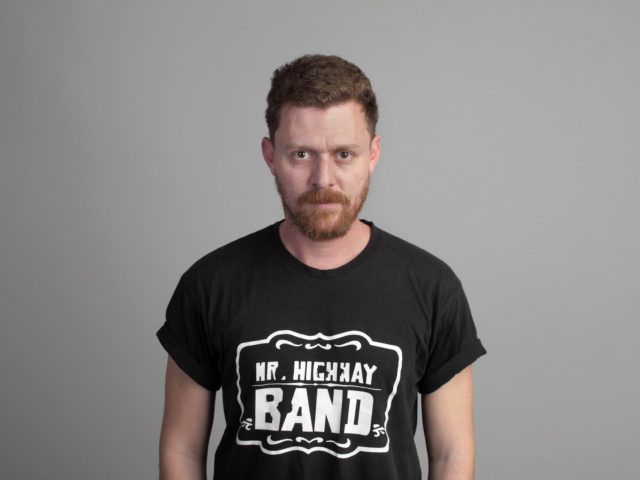 Ξέρει να φιλάει ο Θανάσης Πετρόπουλος;