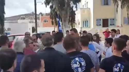 Σαντορίνη: Δικογραφία για τους Χρυσαυγίτες που σταμάτησαν παρέλαση στο Εμπορείο (βίντεο)