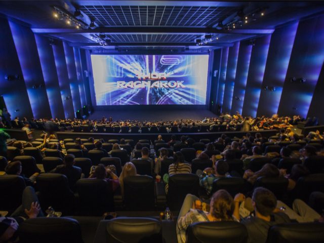 VMax Sphera: Μια πρωτόγνωρη εμπειρία θέασης. Που παθαίνεις την πλάκα σου, δηλαδή!