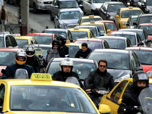 Γιατί Έχει Τόση Κίνηση η Αθήνα;