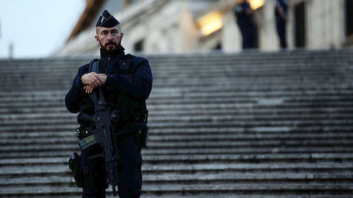 Έκρηξη έξω από κτίριο στο Παρίσι