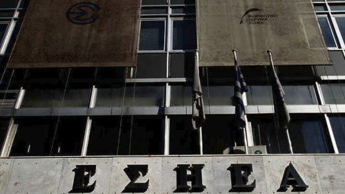 Συνεχίζουν την απεργία πείνας τέσσερις δημοσιογράφοι έξω από την ΕΣΗΕΑ