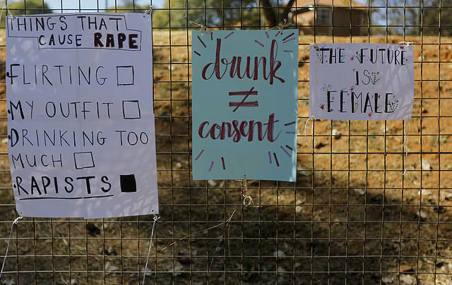 Οι Γαλλίδες κατονομάζουν και εξευτελίζουν όσους τις παρενοχλούν