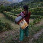 Πιθανότερο ένα κορίτσι από ό,τι ένα αγόρι να κάνει κακό στον εαυτό του στην εφηβεία