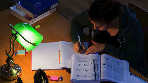 Την άρση της αναστολής διανομής συγγραμμάτων στους φοιτητές αποφάσισαν οι εκδότες