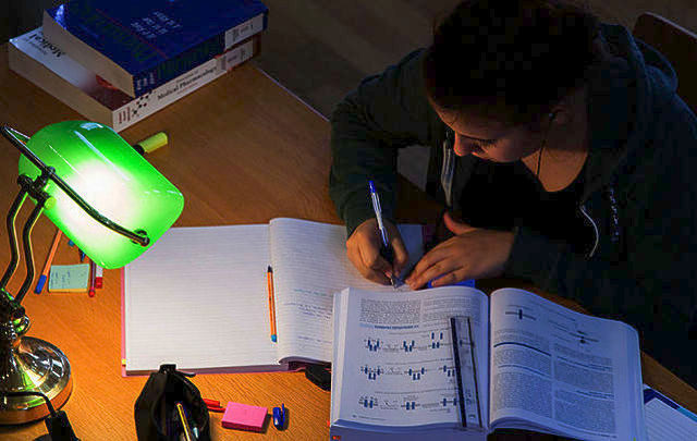 Την άρση της αναστολής διανομής συγγραμμάτων στους φοιτητές αποφάσισαν οι εκδότες