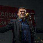 Με γιγαντοαφίσες στους δρόμους των Σκοπίων καταγγέλλουν τον Ζάεφ για προδοσία [ΕΙΚΟΝΑ]