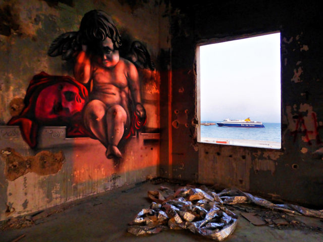 Ο Δημήτρης Θεοδόσης μας φανερώνει το μεγαλύτερο λιμάνι της χώρας