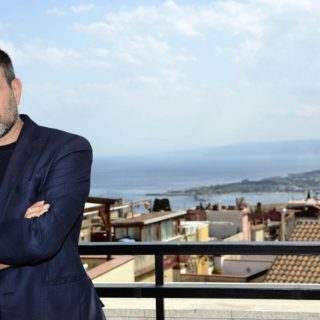 Δέκα γυναίκες κατηγορούν τον Ιταλό σκηνοθέτη και σεναριογράφο Φάουστο Μπρίτσι για σεξουαλικές παρενοχλήσεις