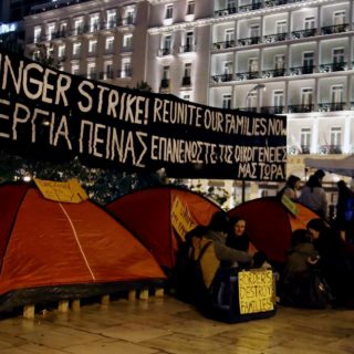 Πρόσφυγες ξεκίνησαν απεργία πείνας στην πλατεία Συντάγματος