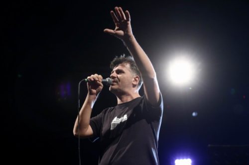 Φοίβος Δεληβοριάς: «Δεν υπάρχει τραγουδιστής, στιχουργός, συνθέτης, φωτιστής, ηχολήπτης ή  διοργανωτής συναυλιών, που να αντιμετωπίζει με φωτεινή προοπτική το μέλλον»