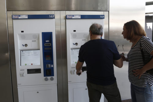 Μετρό: Οι ουρές για την έκδοση ενός εισιτηρίου συνεχίζονται
