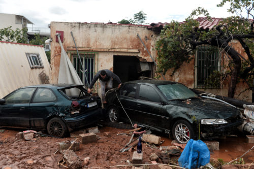 Προβλήματα σε Κερατσίνι, Πέραμα και Σαλαμίνα από την έντονη βροχόπτωση