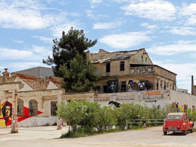 O βάτραχος και το σκαθάρι στην Αθήνα