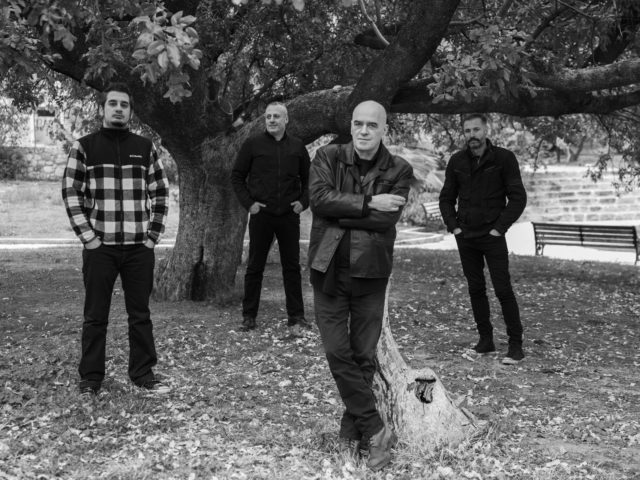 Κοιτάζοντας πότε πίσω και πότε μπροστά με τη Λευκή Συμφωνία