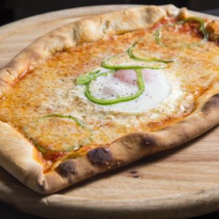 Μια πικάντικη βάφλα, ένα extra large πεϊνιρλί και μια αυθεντική ισπανική ομελέτα είναι μόνο μερικές από τις νέες brunch προτάσεις του ZAF