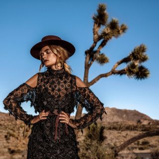 Μπλέκοντας τη Cher με την έκλειψη της Σελήνης, η Τόνια Μητρούδη σχεδίασε την πιο πολυτελή της συλλογή