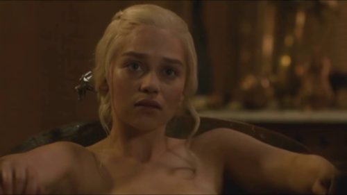 Η Εμίλια Κλαρκ έχει βαρεθεί να την ρωτάνε για τις γυμνές σκηνές της